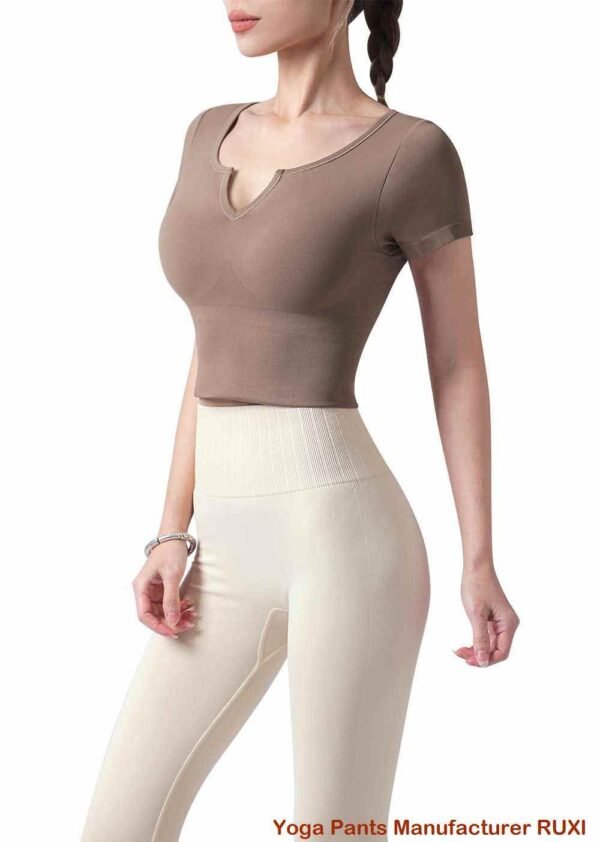 sujetador deportivo con tiras transparentes
