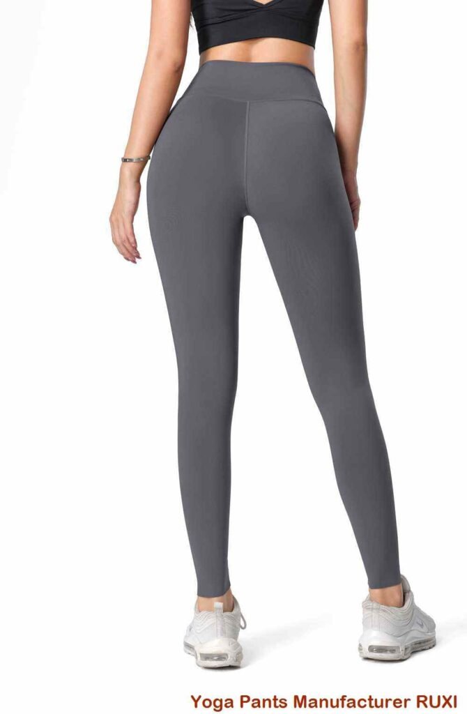 Pantalones de yoga holgados y recortados