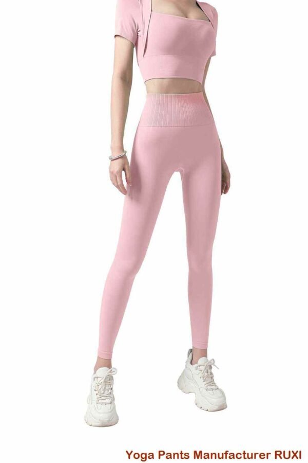 Leggings negros con parte inferior acampanada