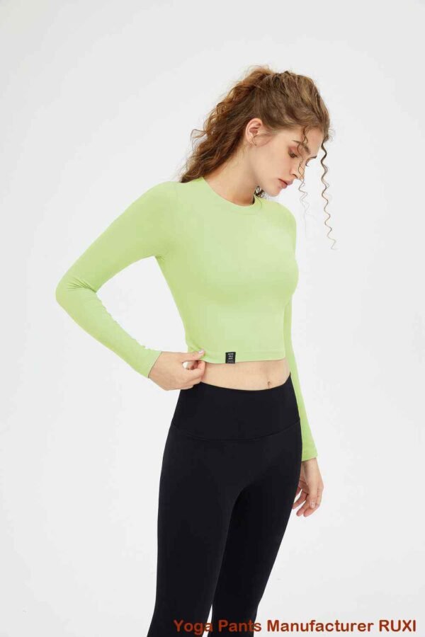 Pantalones de yoga con bolsillos y corte acampanado