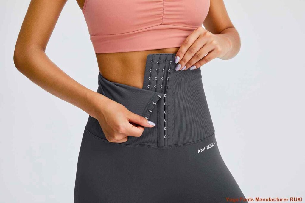 Leggings con pierna acampanada